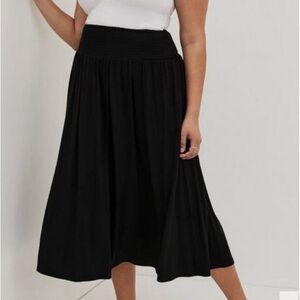 Plus Size-Torrid-Super Soft Knit-Smocked
Waist Black Skirt w/Pockets-Size 3X